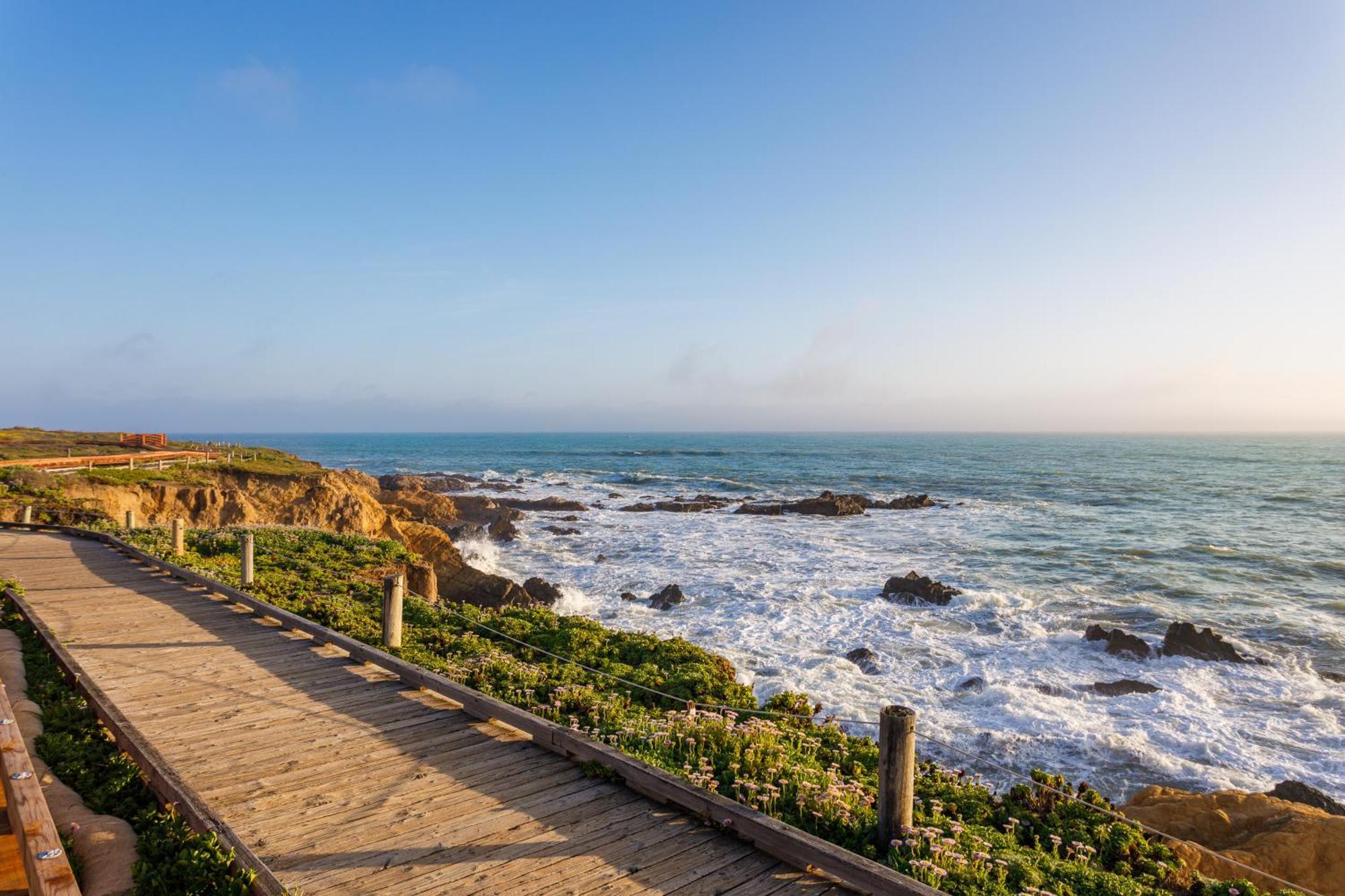 Windrush Inn - Cambria Exterior photo